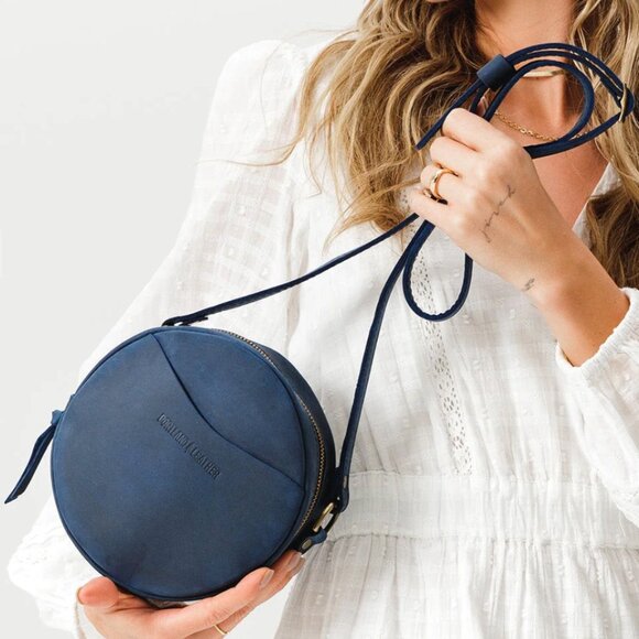 Portland Leather Circle Crossbody bag - Picture 3 of 6